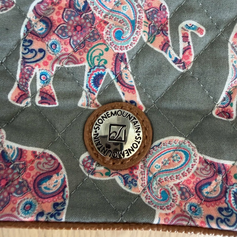 *NWOT* Stone Mountain Elephant Print Crossbody Bag - Picture 3 of 7